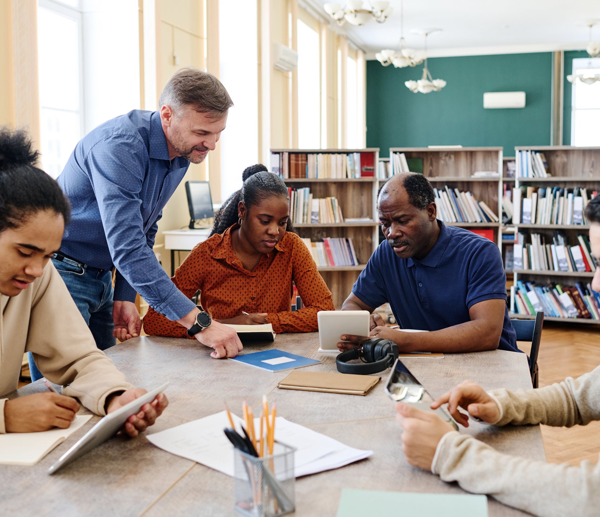 Tätigkeit als DTZ-Prüfer*in | AdobeStock Unterrichtssituation